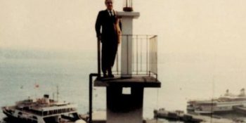 Evinin Çatısına Yaptığı Deniz Feneriyle 37 Yıl Boyunca Gemileri Selamlayan Orhan Amca