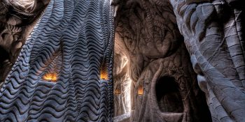 25 Yıldır İnsanlardan Uzakta Bir Mağaranın Duvarlarını Oyarak Yaşayan Ra’nın Hikayesi