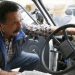 İzmir’de Otomobilini Kediler İçin Revir ve Yuva Haline Getiren Yüreği Büyük Adam