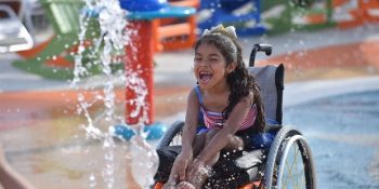 İlk Kez Su Parkına Alınan Engelli Çocukların Görülmeye Değer 16 Eğlenceli Fotoğrafı