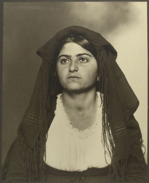 18-İtalyan-bir-kadın