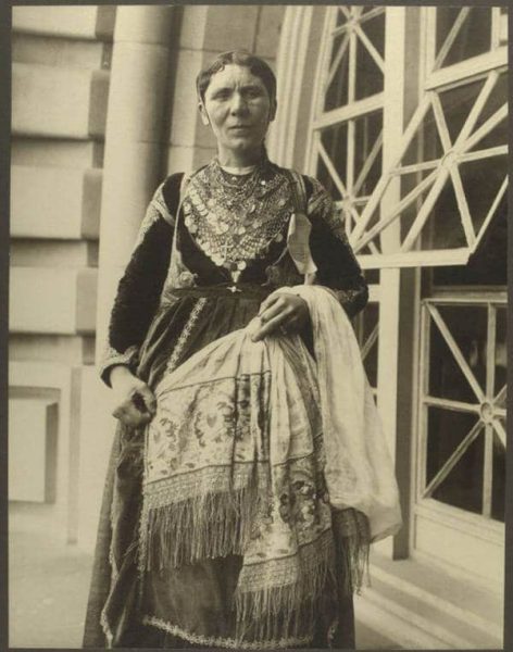 3-Yunan-kadın-Haziran-1909