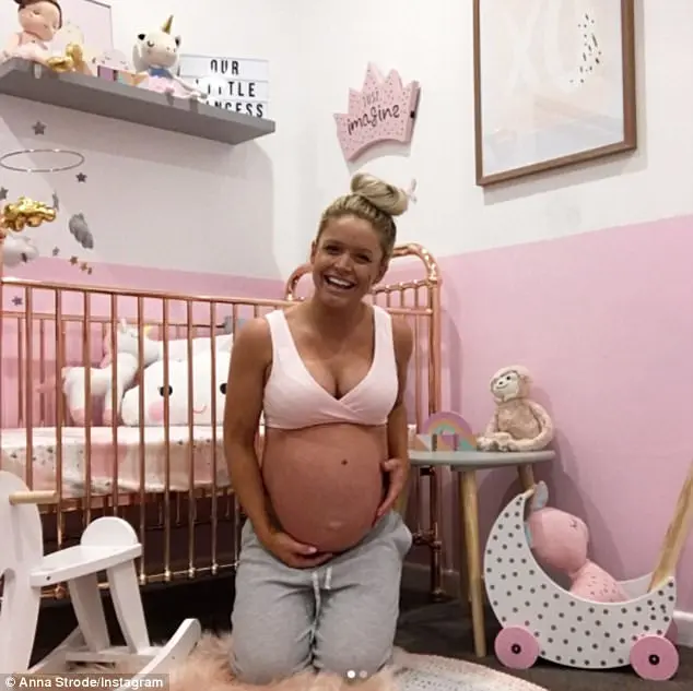 424655E800000578-4691426-Anna_Strode_32_shared_her_impressive_pregnancy_workouts_on_her_I-m-18_1499908499450