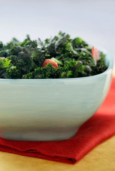 54ff637c847ce-look-younger-foods-kale-xln