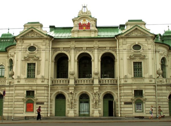 9-latvian-national-theatre-_national-_theater-_front