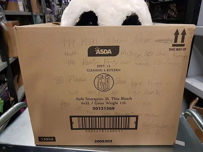 boy-write-note-buy-stuffed-panda-leon-ashworth-3
