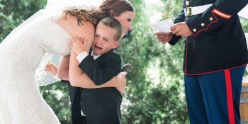 Babası Evlenirken Yeni Annesine Sarılarak Gözyaşlarına Boğulan Dünya Tatlısı Çocuk