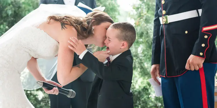 gallery-1500999423-emily-josh-married-sneak-peeks-sneak-peeks-0019