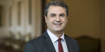 Mardin’in Elektriği Olmayan Köyünde Doğup İsveç’te Enerji Bakanı Olan İbrahim Baylan