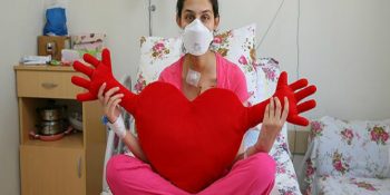 Yapay Kalple Verdiği Yaşam Mücadelesinde Annesinin Desteğiyle Mucize Bulan Genç Kız