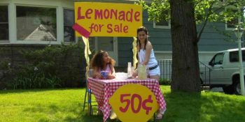 Limonata Standı Açtığı İçin Belediyeden Ceza Yiyen 5 Yaşındaki Kızın Hikayesi