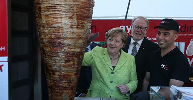 Döner Kesme Tutkusuna Karşı Koymayıp Bunu Bir Ritüel Haline Getiren ...