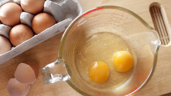 650x365-eggs-in-beater-