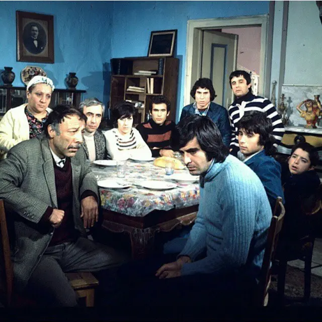 Yesilcam’in-yuzlerce-kez-izlense-de-bikilmayacak-filmi-Bizim-Aile…-Bugun-soyle-saglam-mi-saglam-