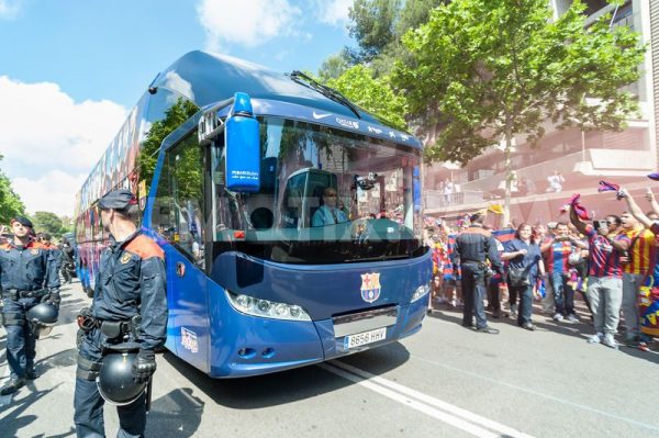 barcelona arrives bus