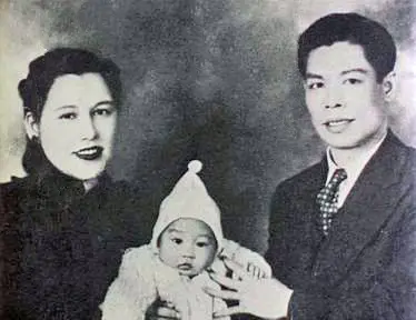 bruce_lee_with_his_parents_1940s-jpg