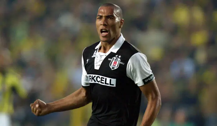 john carew den mesaj var siyahlabeyaz