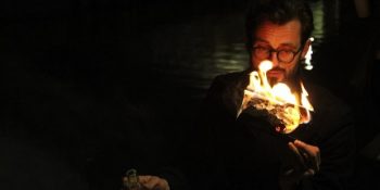 Kitaplarını Dolunayda Basıp Aynı Gece Yakan Yayınevinin İlginç Hikayesi
