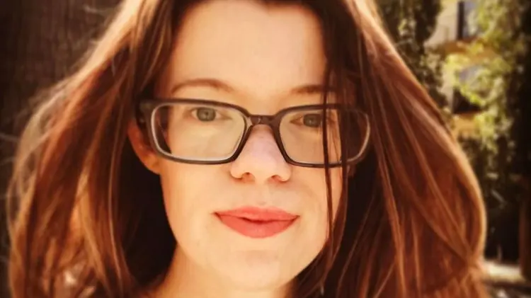 _97629989_eileen-carey_dark-hair_instagram
