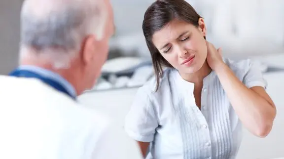 doctor-consultation-painful-neck