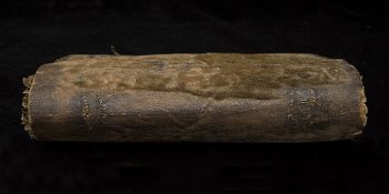 Harvard Üniversitesi’nin Kütüphane Raflarındaki İlginç Detay: İnsan Derisiyle Kaplı Kitaplar