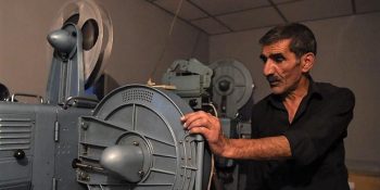 Taliban Militanlarından Kurtarmak İçin 7000 Filmi Hayatı Pahasına Saklayan Habibullah Ali