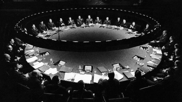 TITLE: DOCTOR STRANGELOVE, OR HOW I LEARNED TO STOP WORRYING AND... ¥ YEAR: 1963 ¥ DIR: KUBRICK, STANLEY ¥ REF: DOC031AG ¥ CREDIT: [ THE KOBAL COLLECTION / HAWK FILMS PROD/COLUMBIA ]