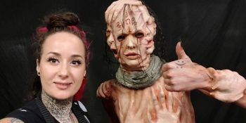 İnsanların Ruhsal Hastalıklarını Üzerlerine Uyguladığı Makyajla Dışa Vuran Sanatçı