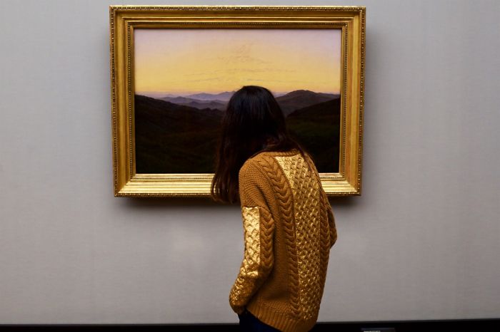 Photographer-goes-through-the-museums-to-capture-the-similarities-between-the-paintings-and-the-visitors-and-the-result-will-impress-you-59e6fb251e6ff__700