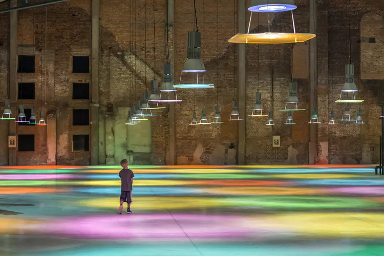 ayse-erkmen-glass-works
