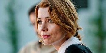 2114 Yılında Yayımlanacak Geleceğin Kütüphanesi Projesi İçin Yazmaya Başlayan Elif Şafak