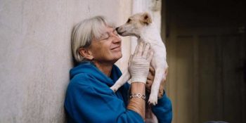 Yardıma Muhtaç Köpeklerin Sığınma Evi: Helen’in Umut Yuvası