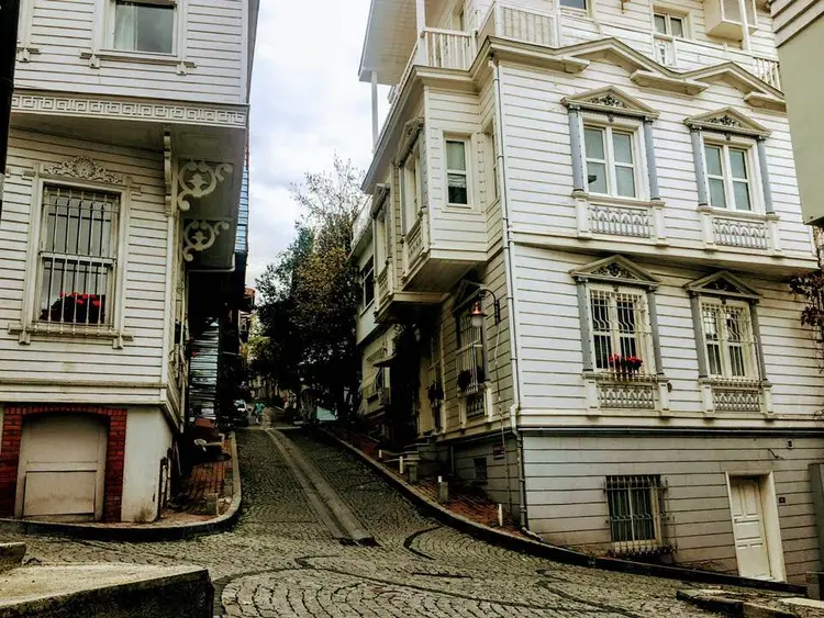 6. Ekmeği ve peksimeti beyaz