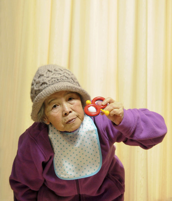 funny-self-portraits-kimiko-nishimoto-89-year-old-15-5a0a9df43c174__700