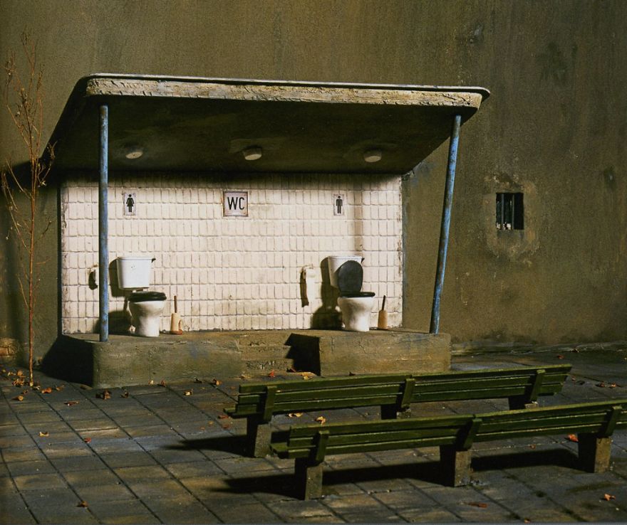 German-photographer-satirizes-modern-society-with-its-perfect-miniatures-5a3b6f7c3af27__880