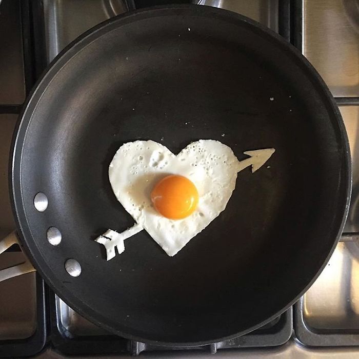 Mexican-artist-turns-eggs-into-amazing-works-of-art-and-youre-sure-to-want-one-of-those-at-breakfast-5a4362830e240__700