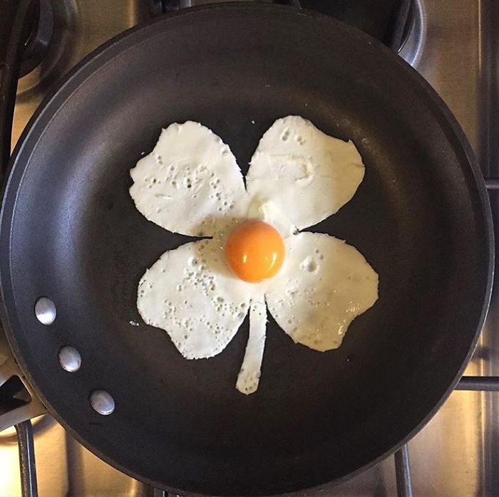 Mexican-artist-turns-eggs-into-amazing-works-of-art-and-youre-sure-to-want-one-of-those-at-breakfast-5a43628f33c82__700
