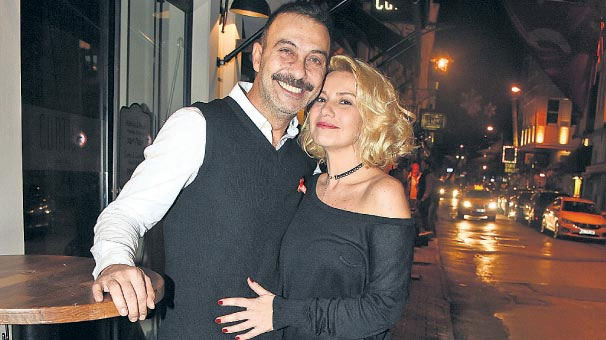 hakan-yilmaz-ve-esine-lobide-dayak--10389179