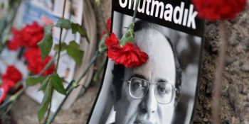 Ölüm Yıl Dönümünde Uğur Mumcu’yu Anıyoruz; “Vurulduk Ey Halkım, Unutma Bizi!”