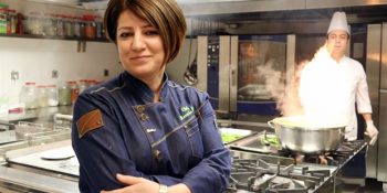 Ünlü Restoran Zincirinin Diyarbakır’daki ve Türkiye’deki Tek Kadın Şefi Mesude Önen