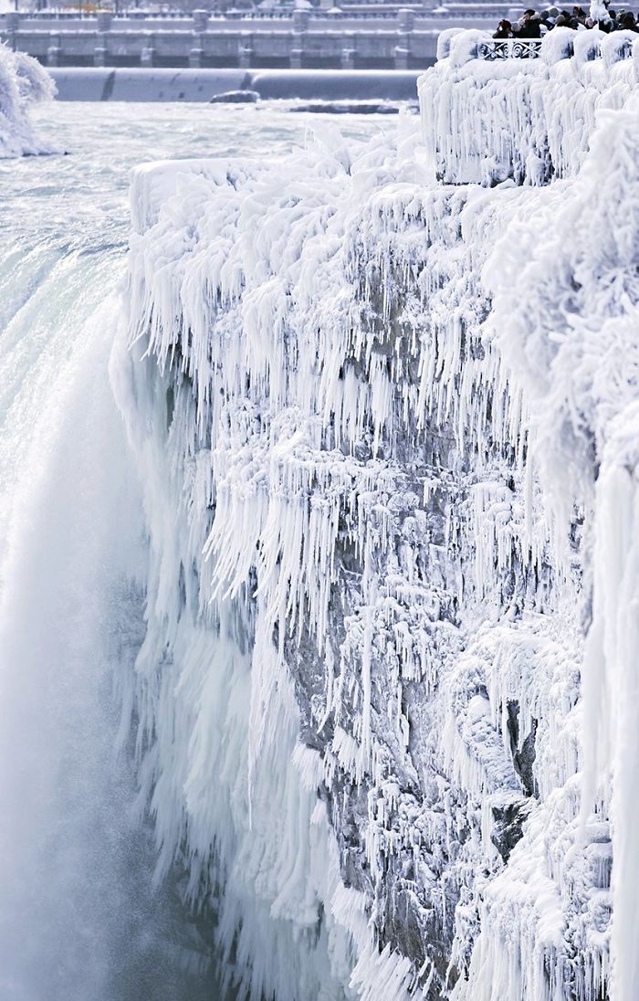 frozen-niagara-falls-7-5a4b775c180d1__700