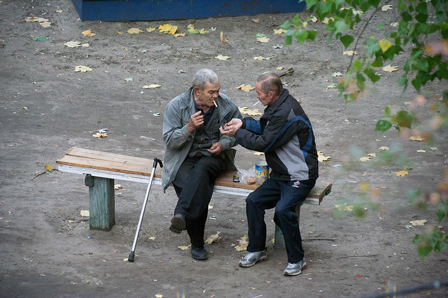 life-on-park-bench-photo-series-kiev-ukraine-yevhen-kotenko-12-5a6add8946530__880