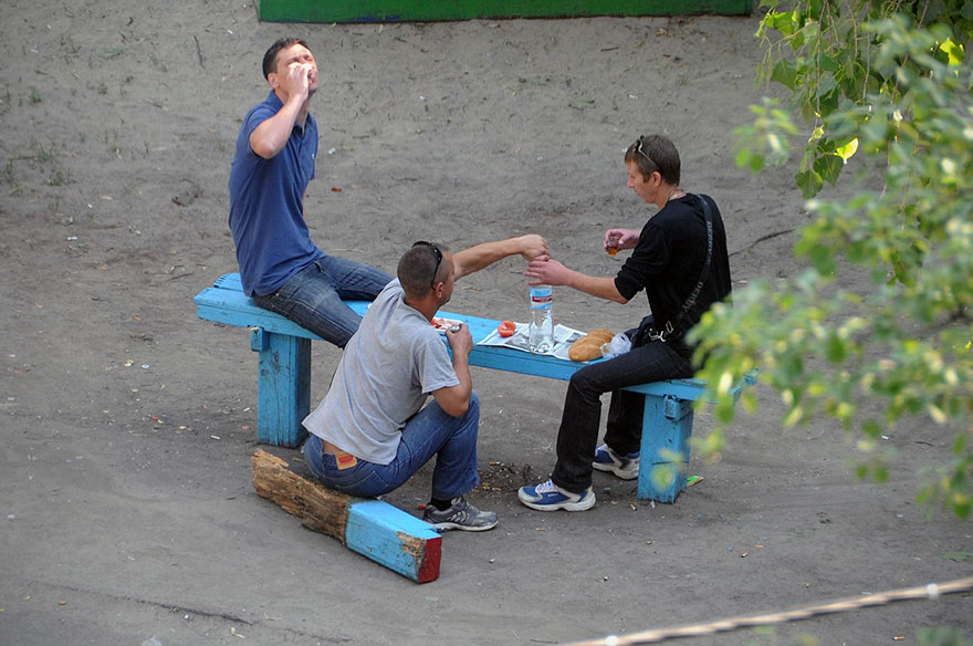 life-on-park-bench-photo-series-kiev-ukraine-yevhen-kotenko-16-5a6add5942f38__880