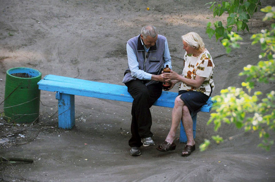 life-on-park-bench-photo-series-kiev-ukraine-yevhen-kotenko-5-5a6add7179238__880