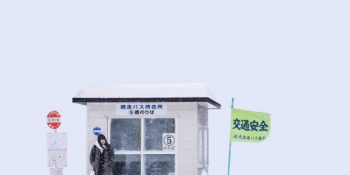 Tren Yolculuğu Sırasında Denk Gelinen Şehrin Karla Örtülü Büyülü Yalnızlığından 15 Fotoğraf