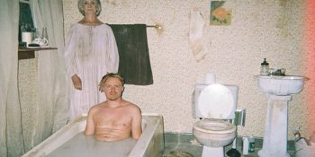 Tüyler Ürperten ‘Süt Banyosu’ El İlanlarının İlginç Hikayesi