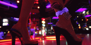 Çin Hükümeti’nin Savaş Açtığı Garip Bir Gelenek; “Cenazelerde Striptiz Dansı”