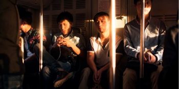 Bindiği Otobüsleri Profesyonel Işık Kurulmuş Stüdyoya Çeviren Zhang Jia Wu Kadrajından 20 An