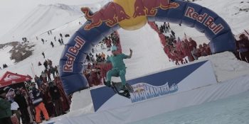 Mevsimin En Zevkli Havuz Partisi Red Bull Kar Havuzu’ndan 30 Çılgın Atlayış