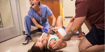 Doğumun ve Anneliğin Büyüsünü Hissedeceğiniz Yılın En İyi 26 Doğum Fotoğrafı